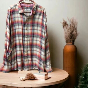 Tommy Bahama soft rayon long sleeve button down. Men’s size XXL